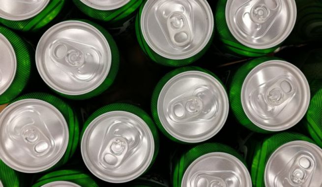 Boca De Mountain Dew: Por Qué Los Dentistas Detestan Mountain Dew 1 Latas De Mountain Dew Vistas Desde Arriba